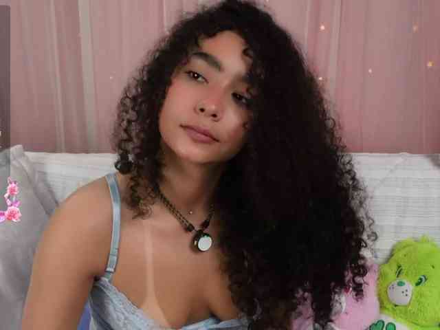 Victoria_Curly webcam