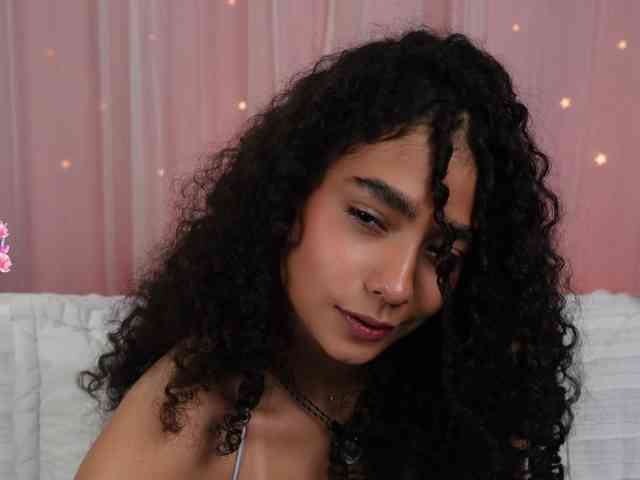 Victoria_Curly webcam