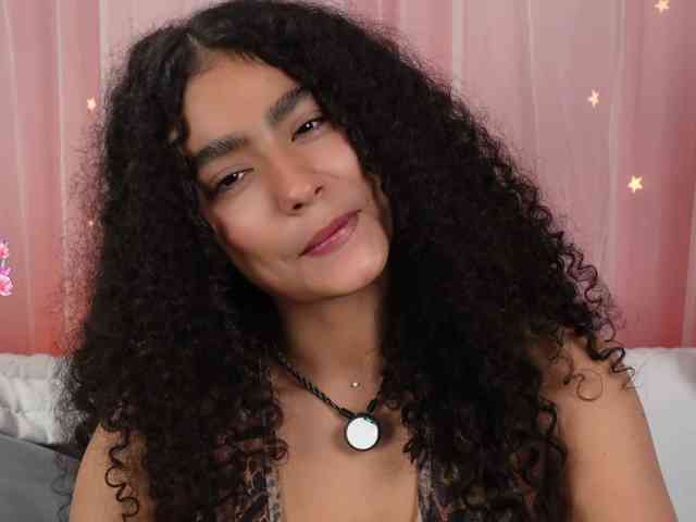 Victoria_Curly webcam
