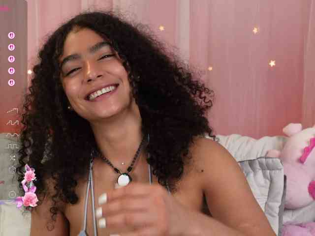 Victoria_Curly webcam