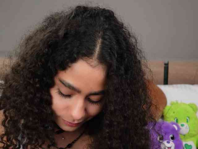 Victoria_Curly webcam