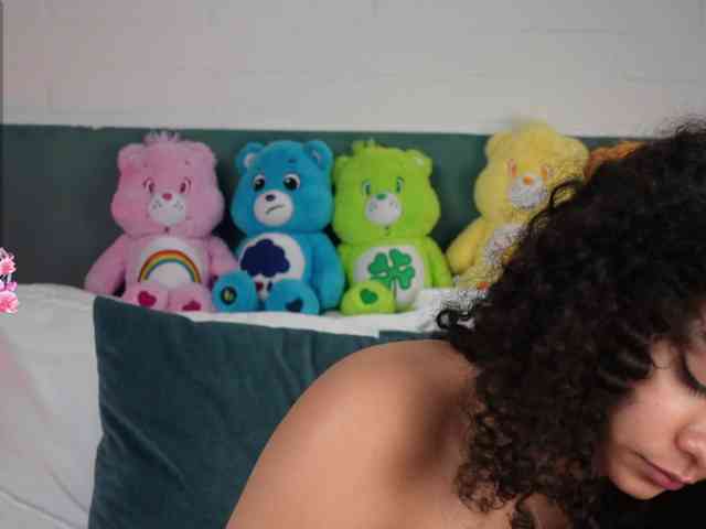 Victoria_Curly webcam