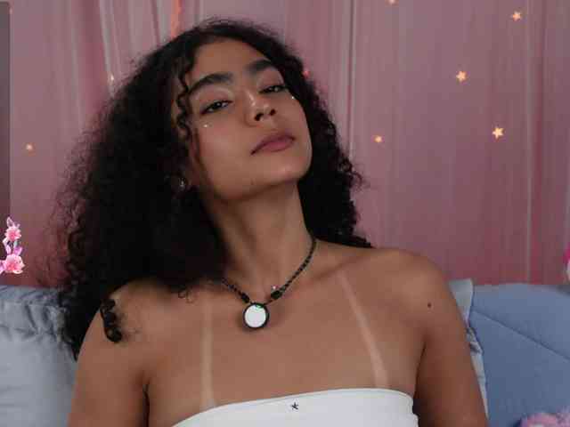 Victoria_Curly webcam