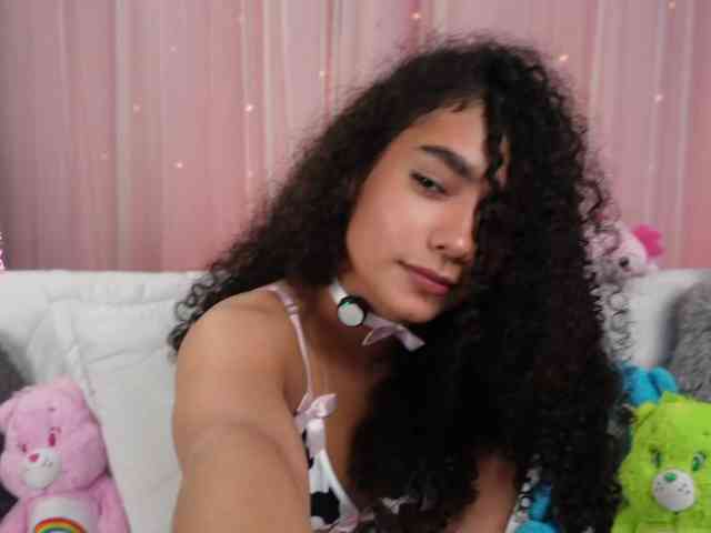 Victoria_Curly webcam