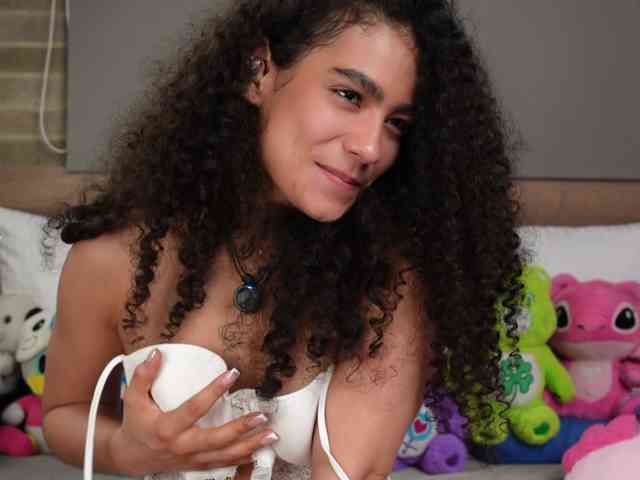 Victoria_Curly webcam