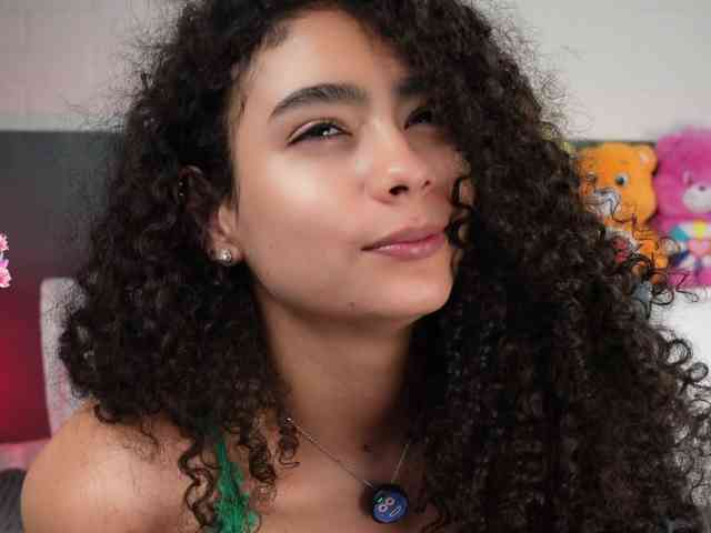 Victoria_Curly webcam