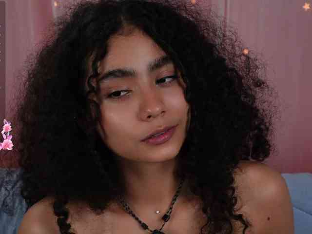 Victoria_Curly webcam