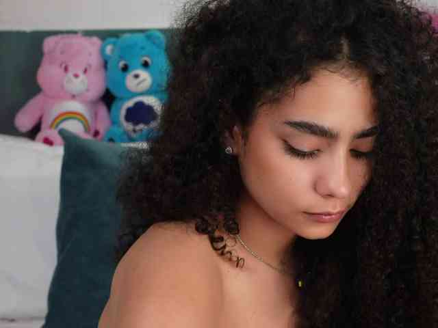 Victoria_Curly webcam