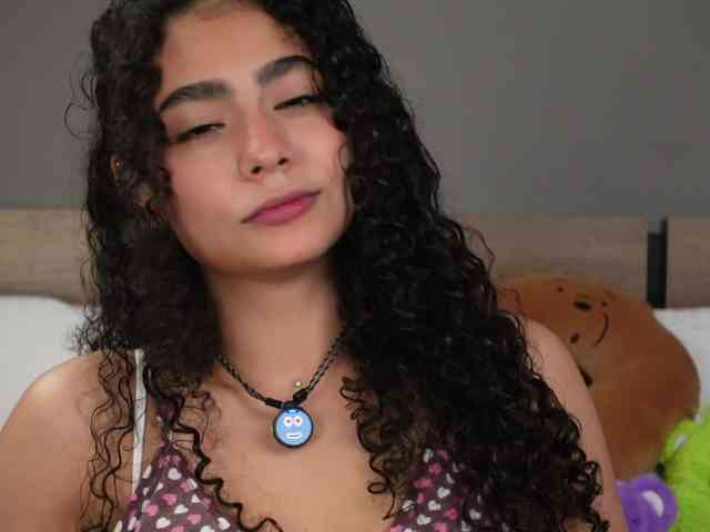 Victoria_Curly webcam