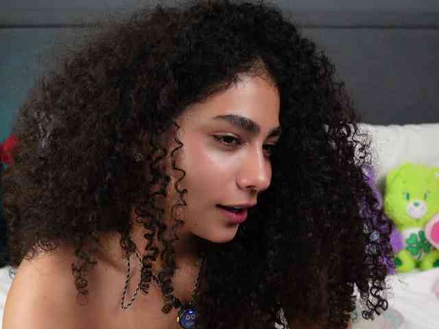 Victoria_Curly webcam