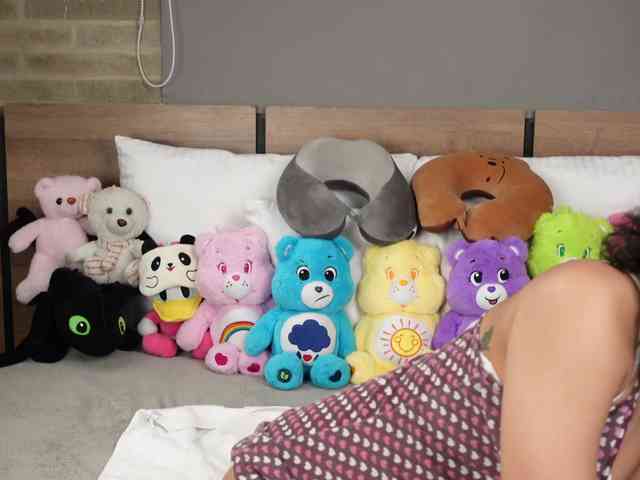 Victoria_Curly webcam