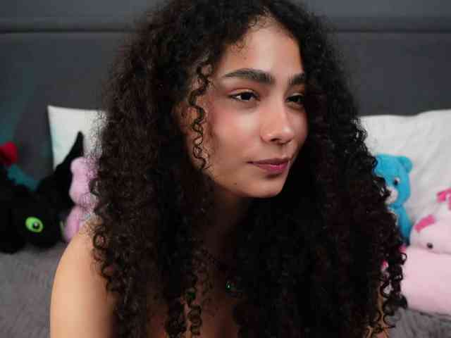 Victoria_Curly webcam