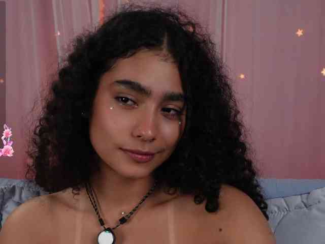 Victoria_Curly webcam