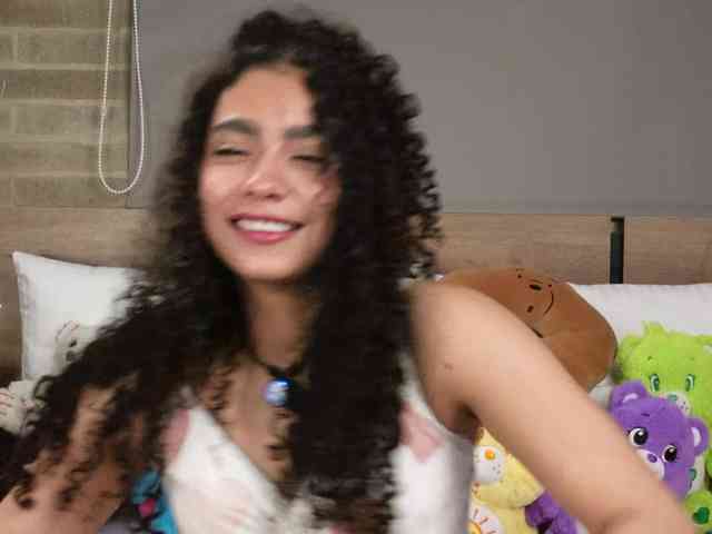 Victoria_Curly webcam