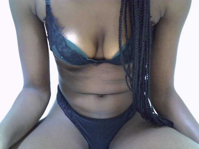 le modèle Magren est en webcam porno dans un show sur le site bongacams, il possède les tags suivants: Ebony,Brunette,Trimmed