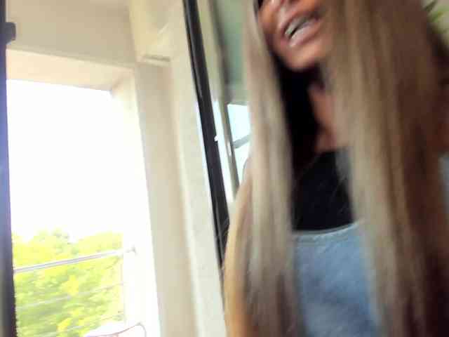 Maya-Hellen webcam
