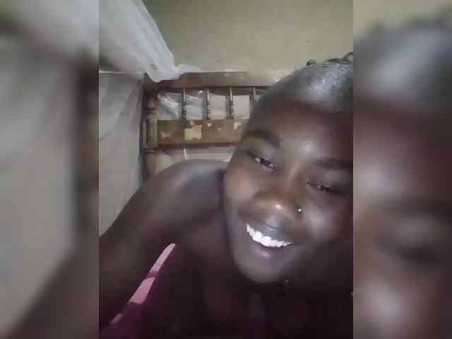 queencharry22 webcam