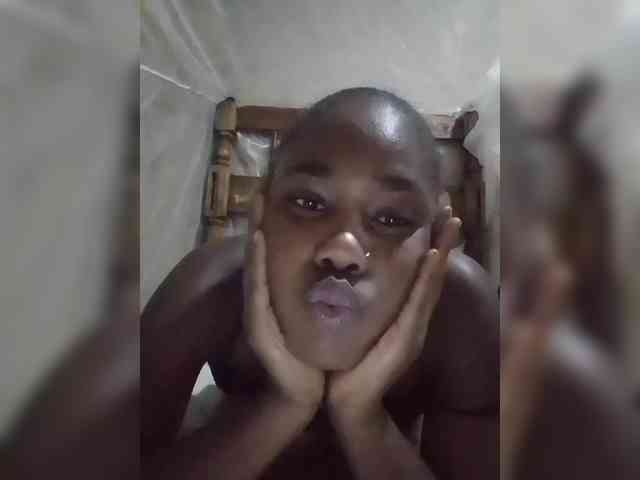 queencharry22 webcam