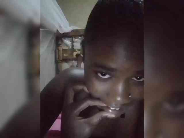 queencharry22 webcam