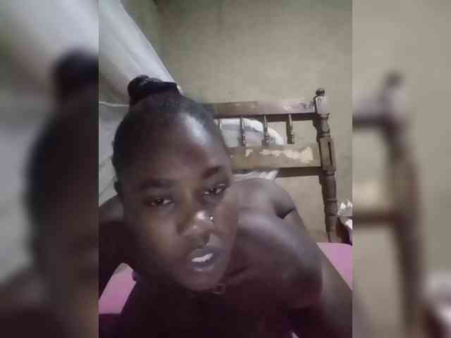 queencharry22 webcam