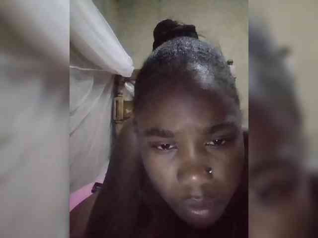 queencharry22 webcam