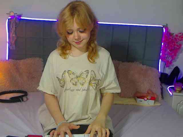 EmilyAngels webcam