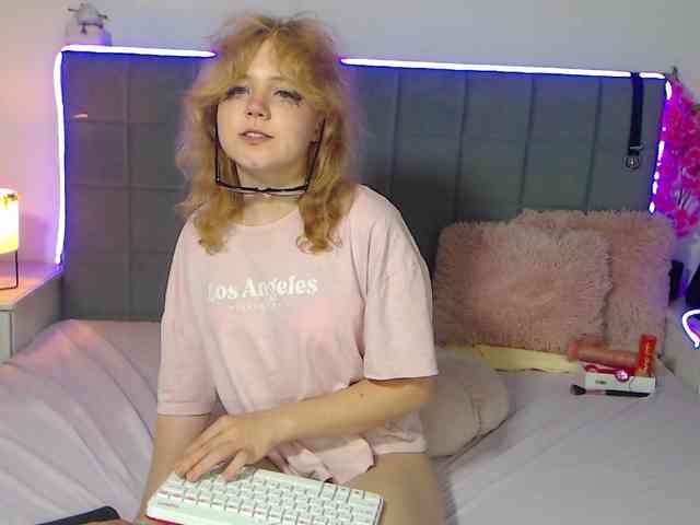 EmilyAngels webcam