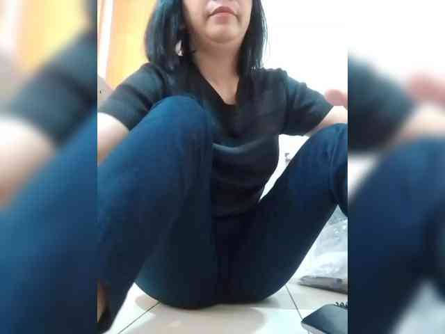 HotMommaMenu webcam