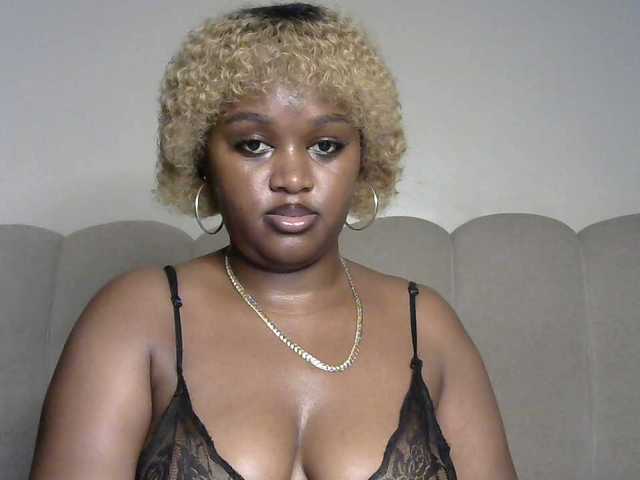 miss-caramel's BongaCams show and profile