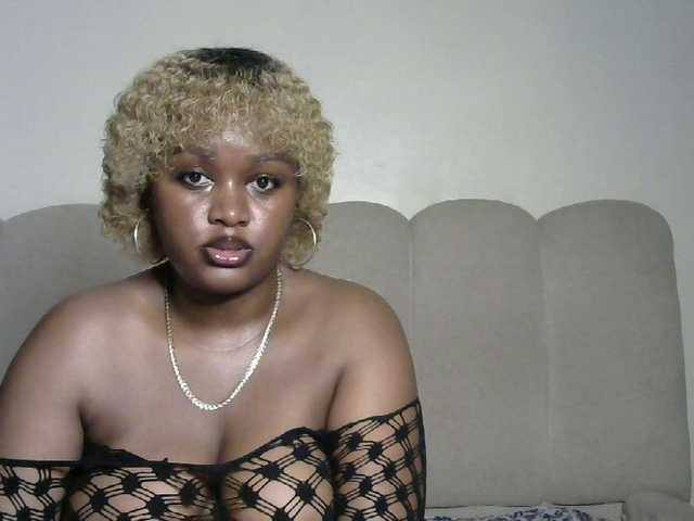 miss-caramel's BongaCams show and profile