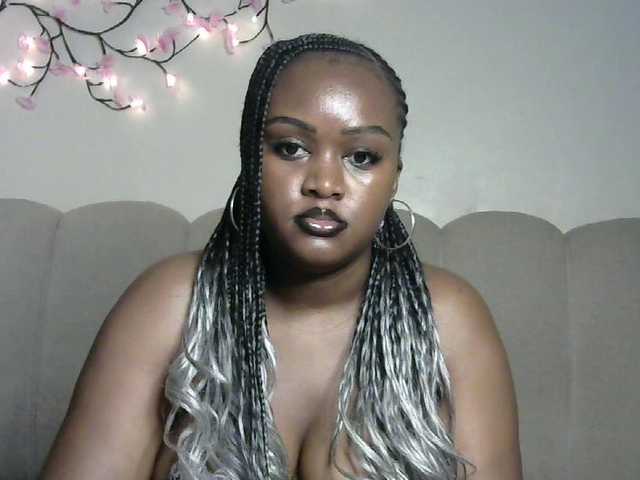 miss-caramel's BongaCams show and profile