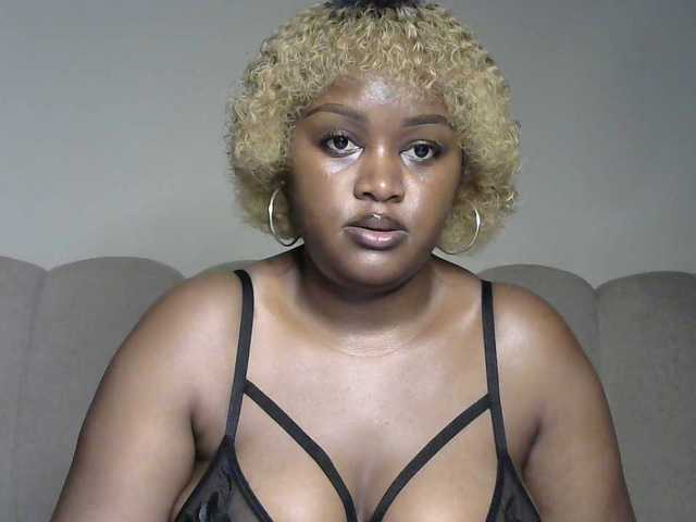 miss-caramel's BongaCams show and profile