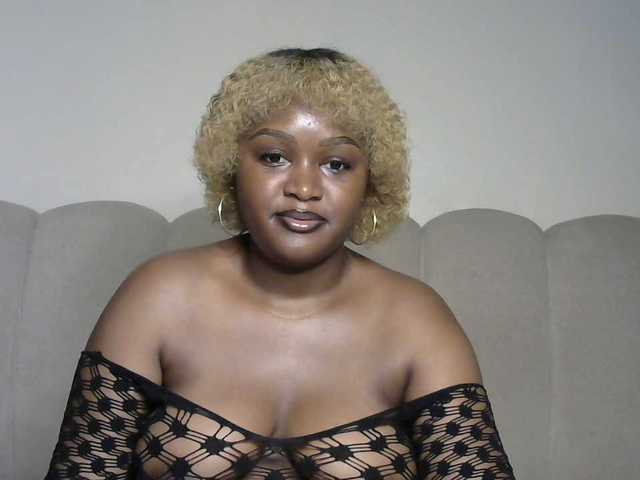 miss-caramel's BongaCams show and profile