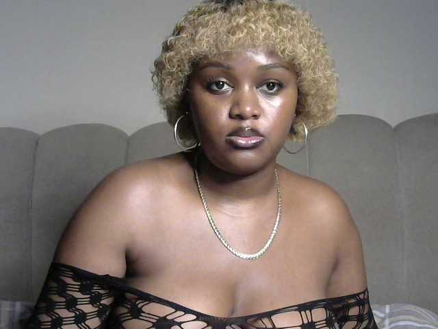 miss-caramel from BongaCams is Freechat