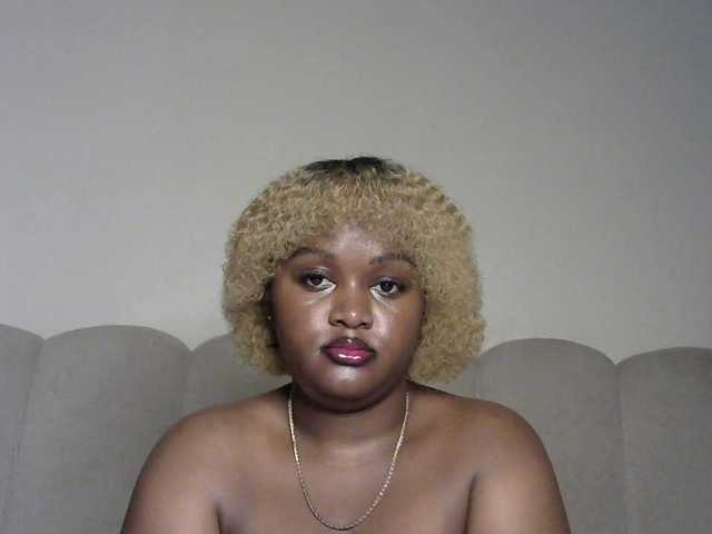 miss-caramel's BongaCams show and profile