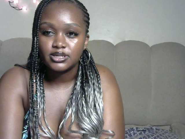 le modèle miss-caramel est en webcam porno dans un show sur le site bongacams, il possède les tags suivants: Ebony,Brunette,Shaved