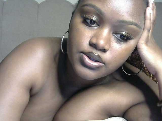 miss-caramel's BongaCams show and profile