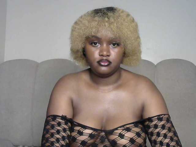 miss-caramel's BongaCams show and profile