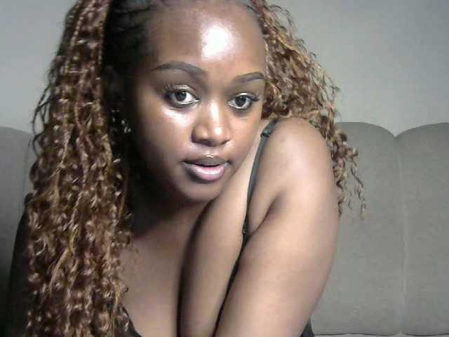 miss-caramel's BongaCams show and profile