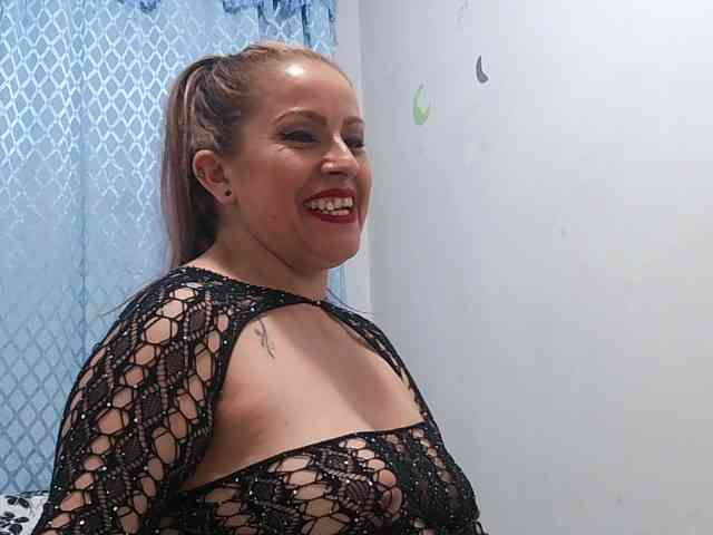 Модель: yoursexymature2024