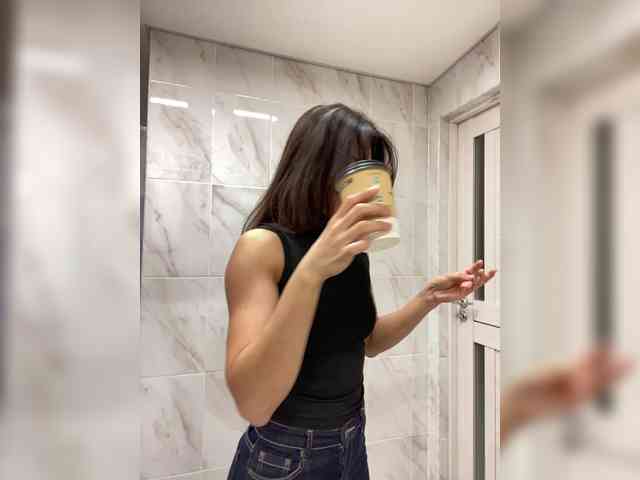 PleaseTouchME webcam