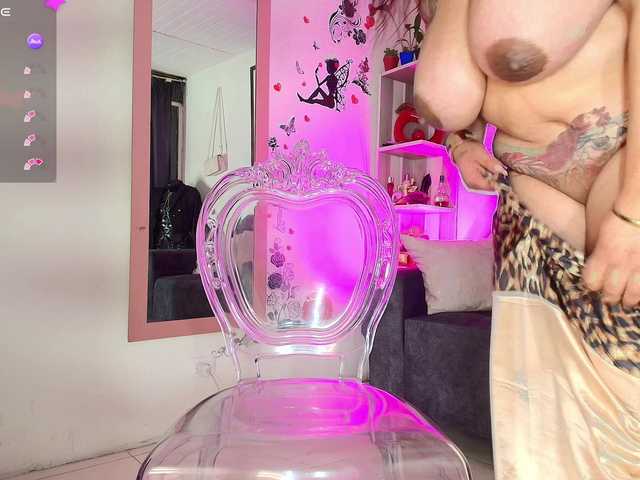 zully-jones's BongaCams show and profile