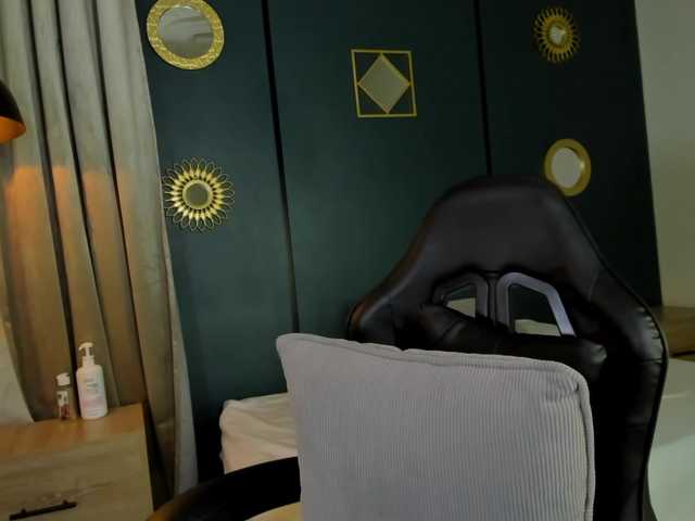 lia-sexx19's BongaCams show and profile