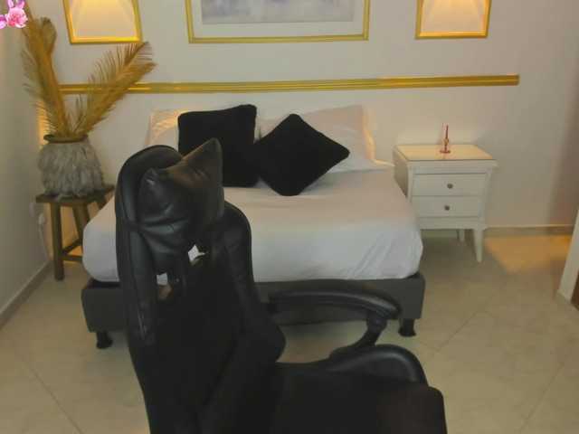 lia-sexx19's BongaCams show and profile