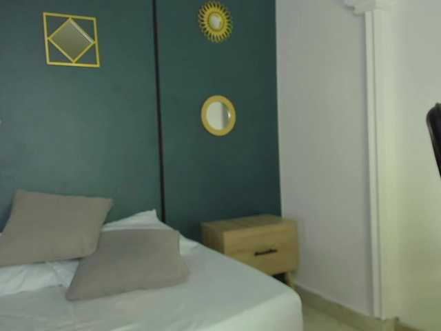 lia-sexx19's BongaCams show and profile