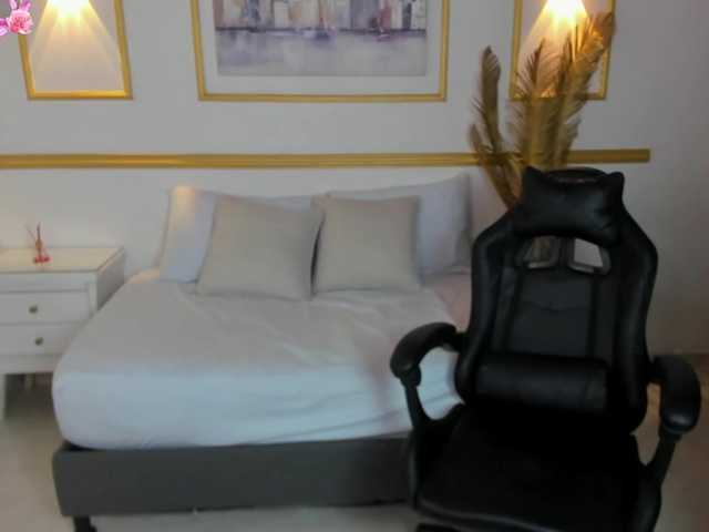 lia-sexx19's BongaCams show and profile