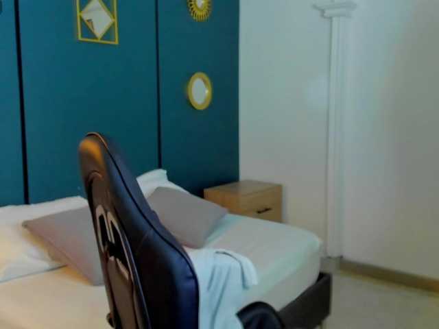 lia-sexx19's BongaCams show and profile
