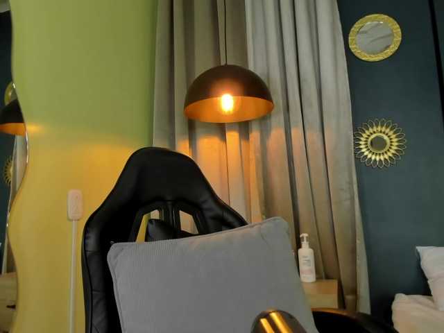 lia-sexx19's BongaCams show and profile