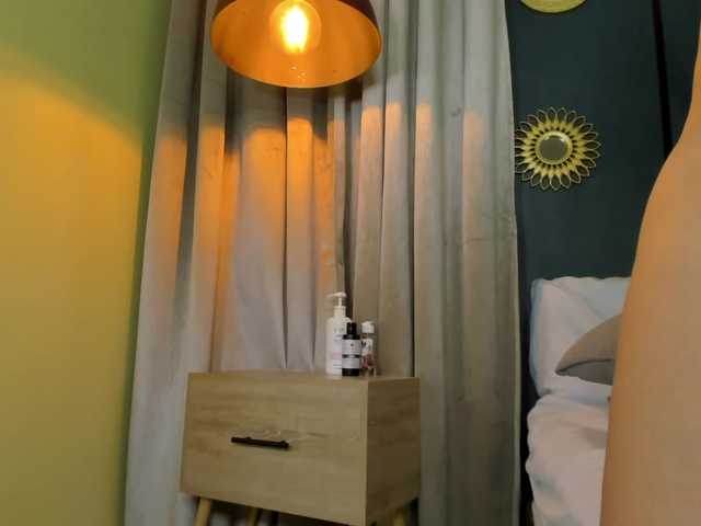 lia-sexx19's BongaCams show and profile