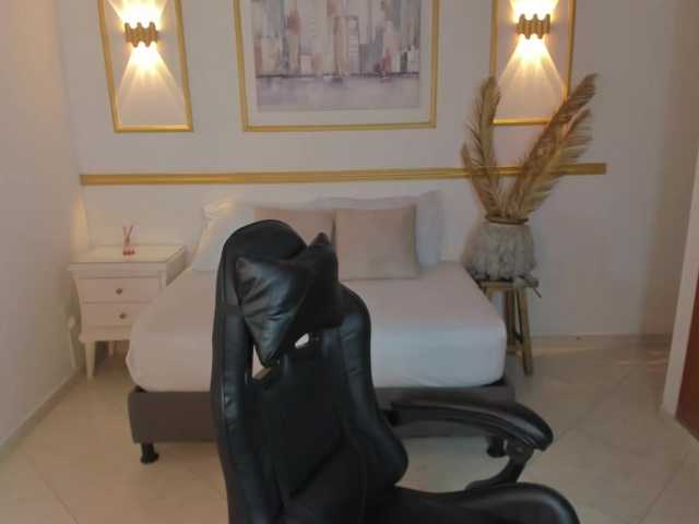 lia-sexx19's BongaCams show and profile